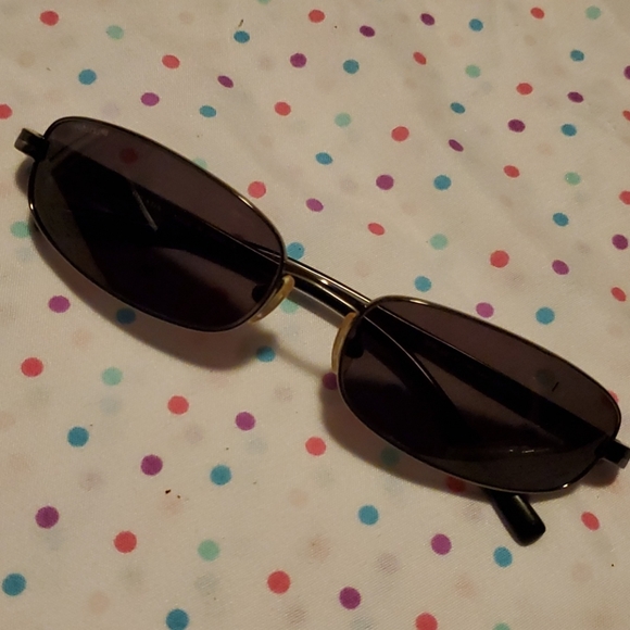 Prada - Picture 2 of 7